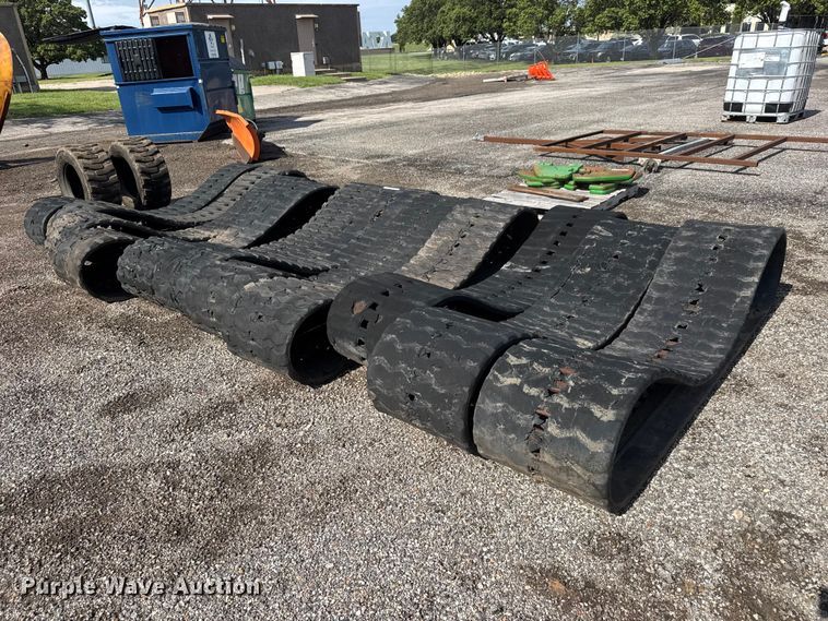 image for item NJ9086 (11) skid steer tracks