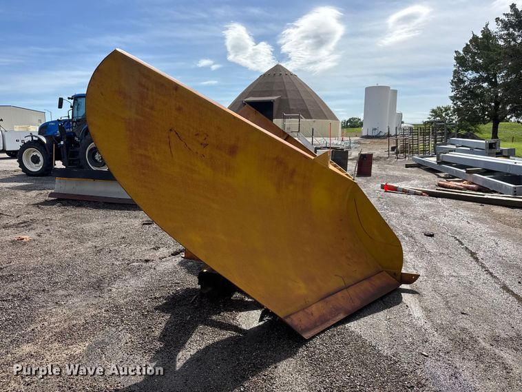 image for item NJ9088 Balderson BV11 V plow