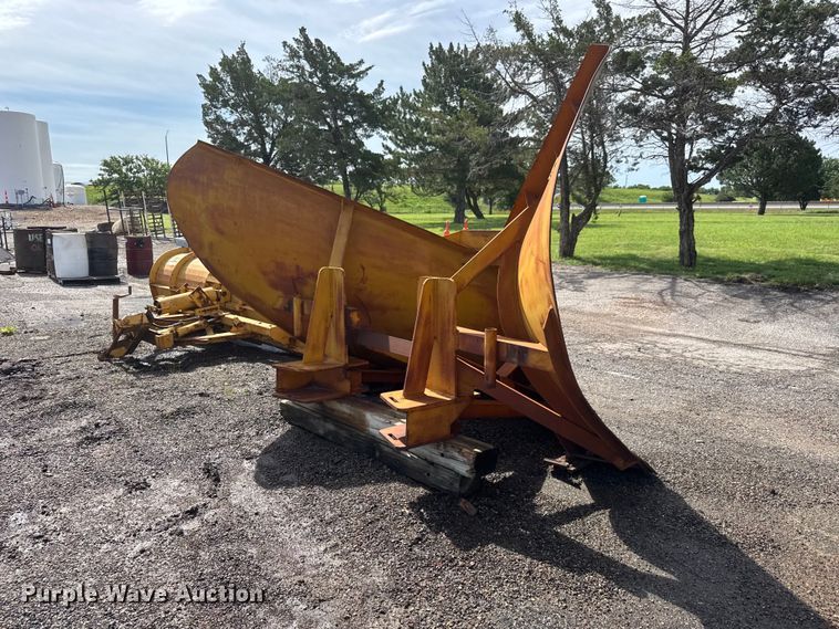 image for item NJ9088 Balderson BV11 V plow
