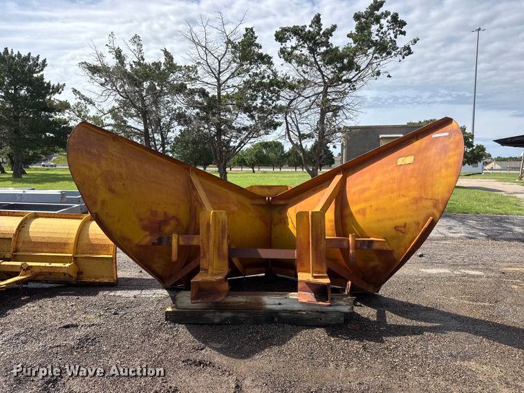 image for item NJ9088 Balderson BV11 V plow