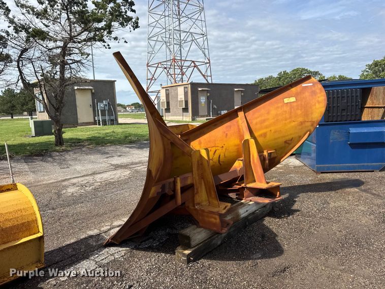 image for item NJ9088 Balderson BV11 V plow