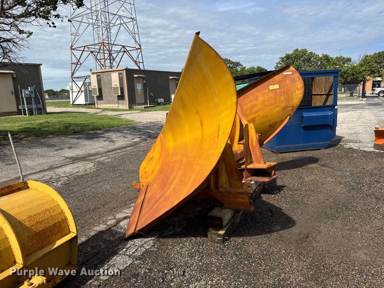 image for item NJ9088 Balderson BV11 V plow