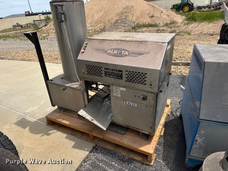 image for item NJ9101 (2) pressure washers