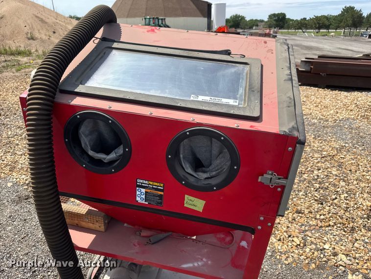 image for item NJ9102 Central Pneumatic sand blast cabinet