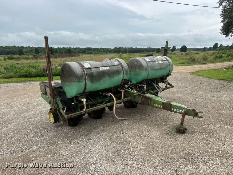 image for item NJ9140 John Deere 7000 no-till planter