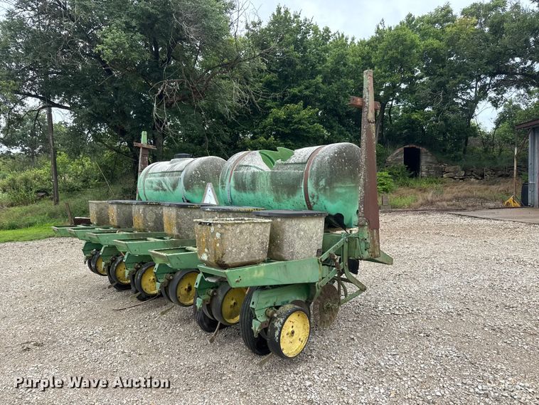 image for item NJ9140 John Deere 7000 no-till planter