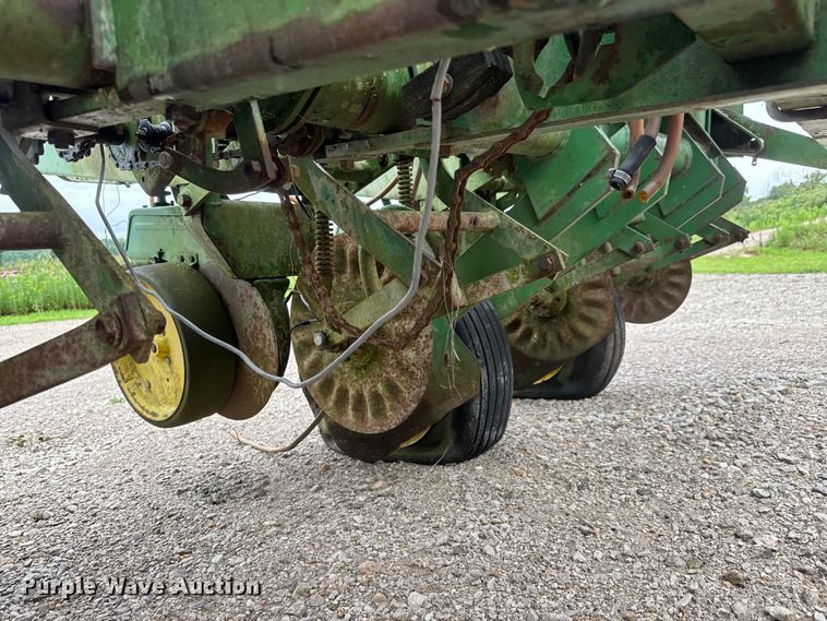 image for item NJ9140 John Deere 7000 no-till planter