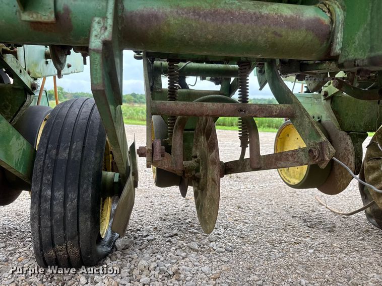 image for item NJ9140 John Deere 7000 no-till planter