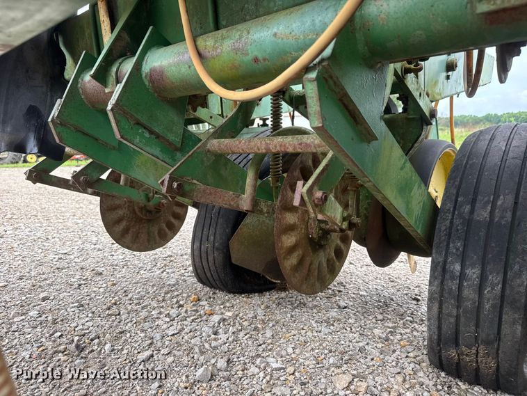 image for item NJ9140 John Deere 7000 no-till planter