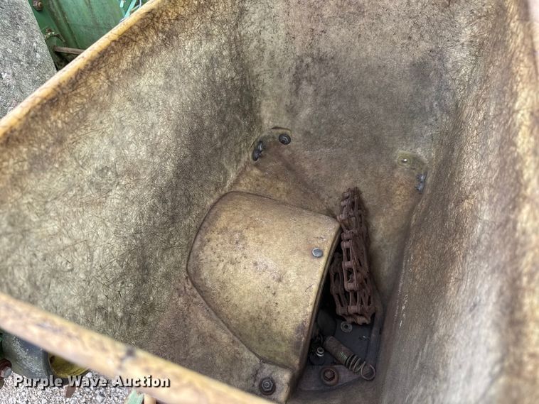 image for item NJ9140 John Deere 7000 no-till planter