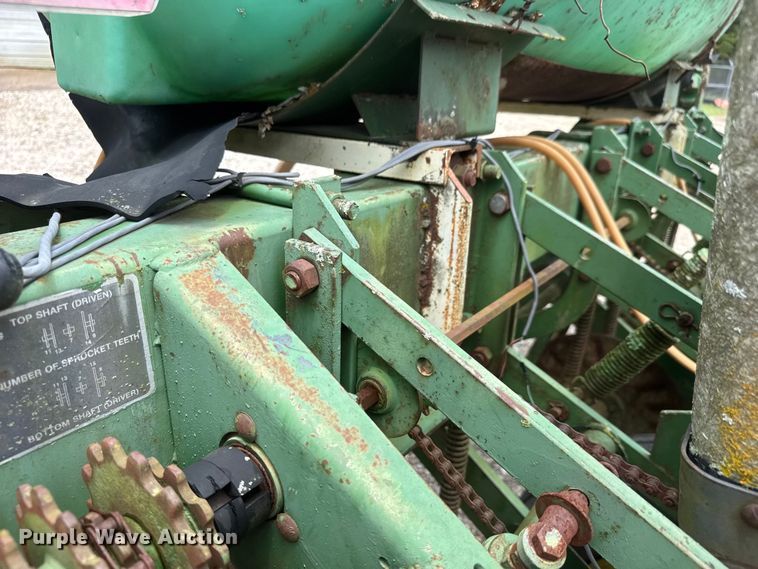 image for item NJ9140 John Deere 7000 no-till planter