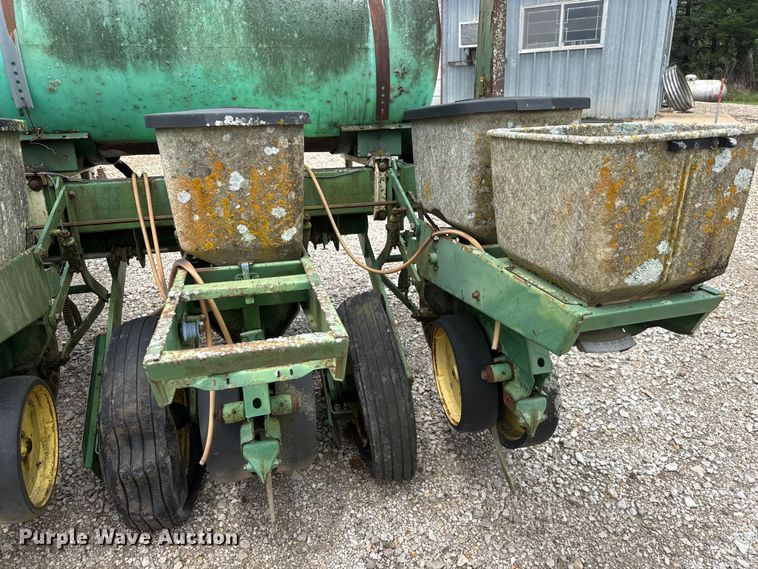 image for item NJ9140 John Deere 7000 no-till planter