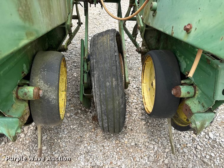 image for item NJ9140 John Deere 7000 no-till planter
