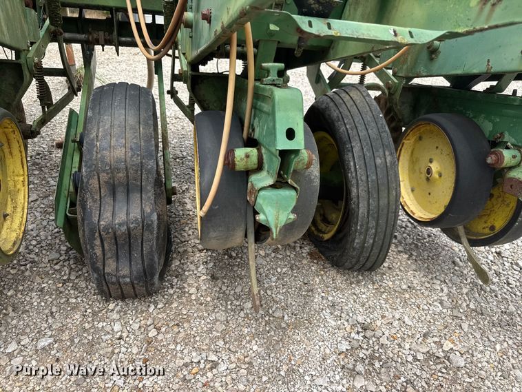 image for item NJ9140 John Deere 7000 no-till planter