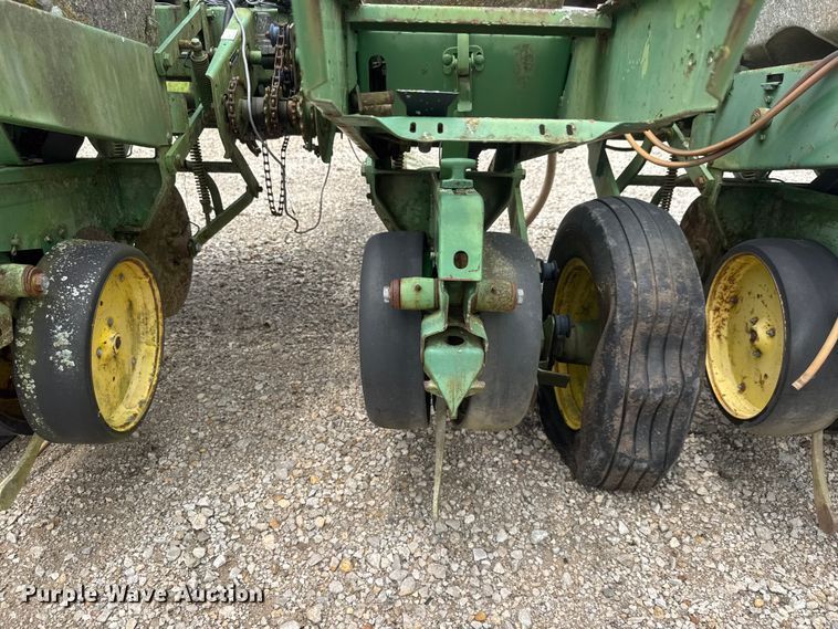 image for item NJ9140 John Deere 7000 no-till planter