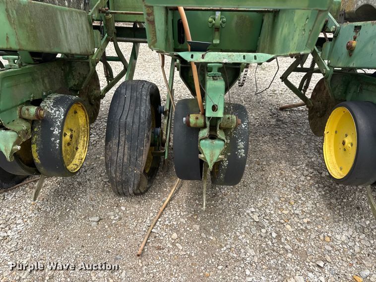 image for item NJ9140 John Deere 7000 no-till planter