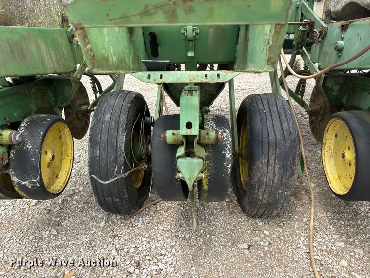 image for item NJ9140 John Deere 7000 no-till planter