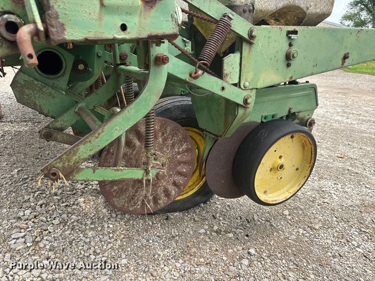 image for item NJ9140 John Deere 7000 no-till planter