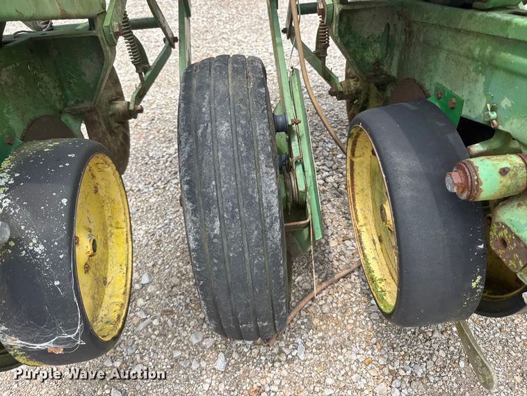 image for item NJ9140 John Deere 7000 no-till planter