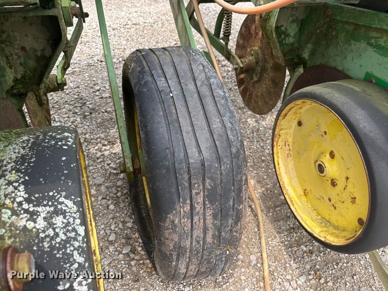 image for item NJ9140 John Deere 7000 no-till planter