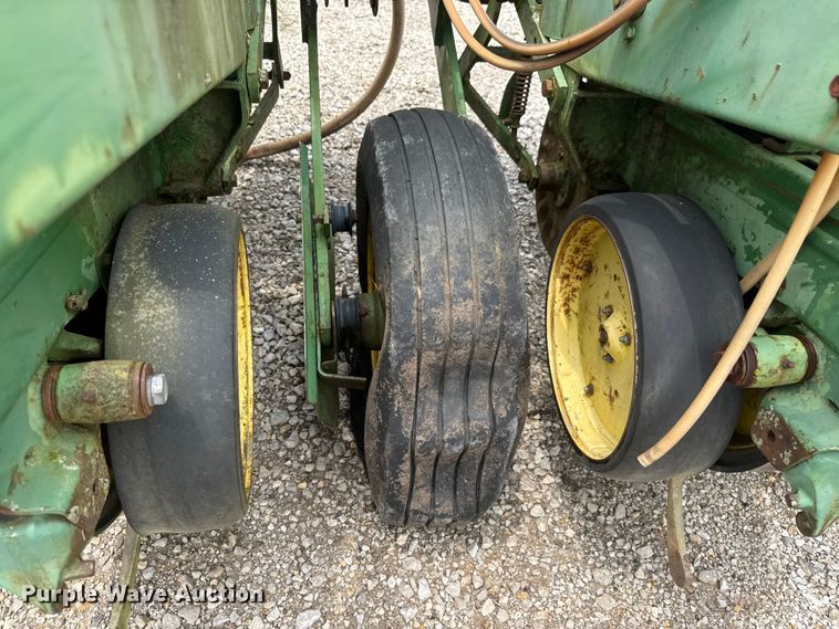 image for item NJ9140 John Deere 7000 no-till planter