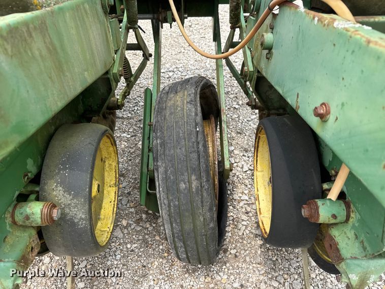 image for item NJ9140 John Deere 7000 no-till planter