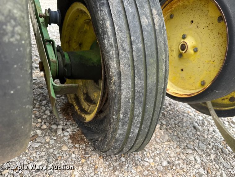 image for item NJ9140 John Deere 7000 no-till planter