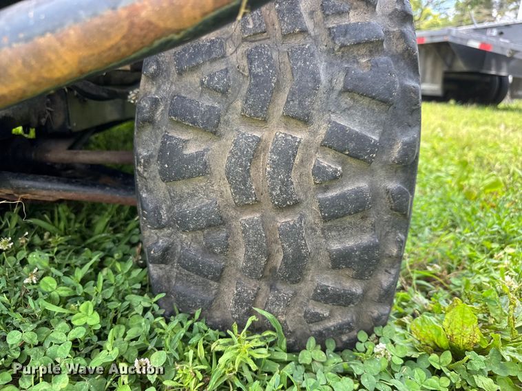 image for item NJ9146 2004 Kawasaki Mule 3010 utility vehicle