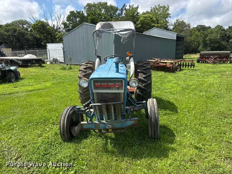 image for item NJ9148 1972 Ford 3000 tractor