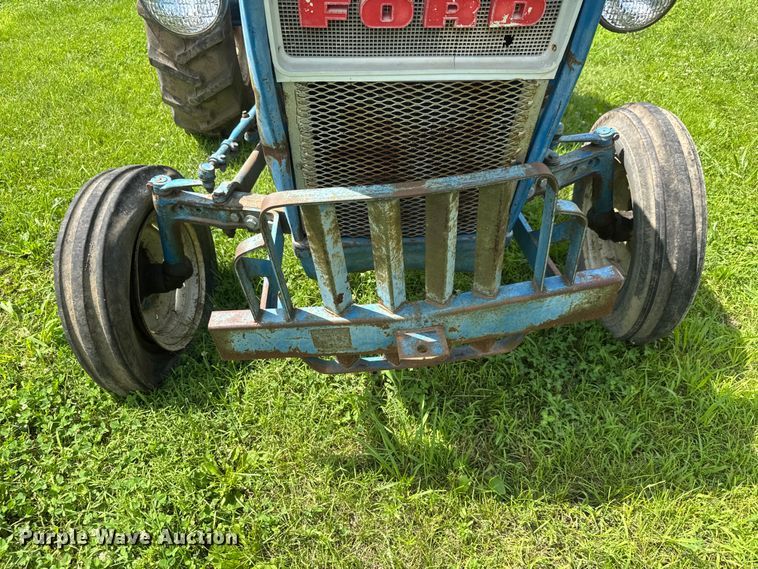 image for item NJ9148 1972 Ford 3000 tractor