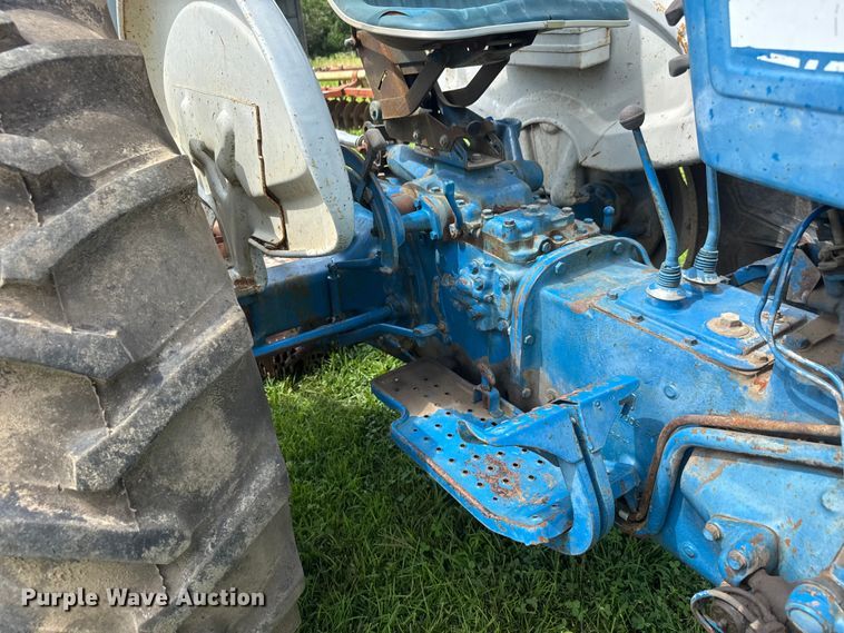 image for item NJ9148 1972 Ford 3000 tractor