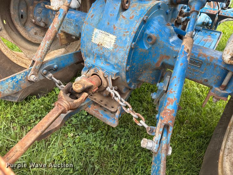 image for item NJ9148 1972 Ford 3000 tractor
