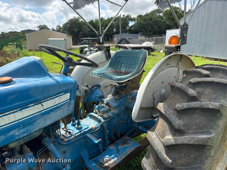 image for item NJ9148 1972 Ford 3000 tractor