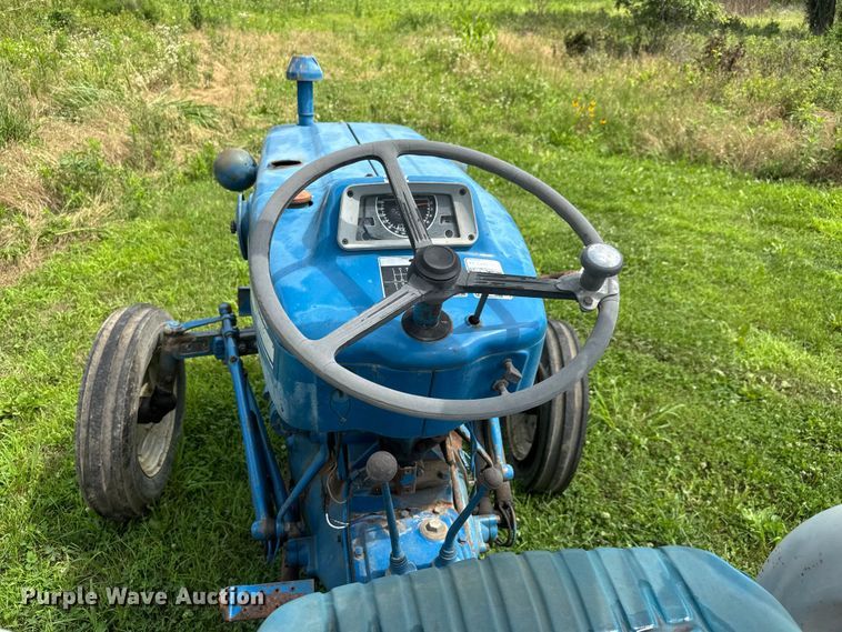 image for item NJ9148 1972 Ford 3000 tractor