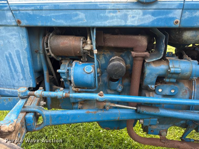 image for item NJ9148 1972 Ford 3000 tractor