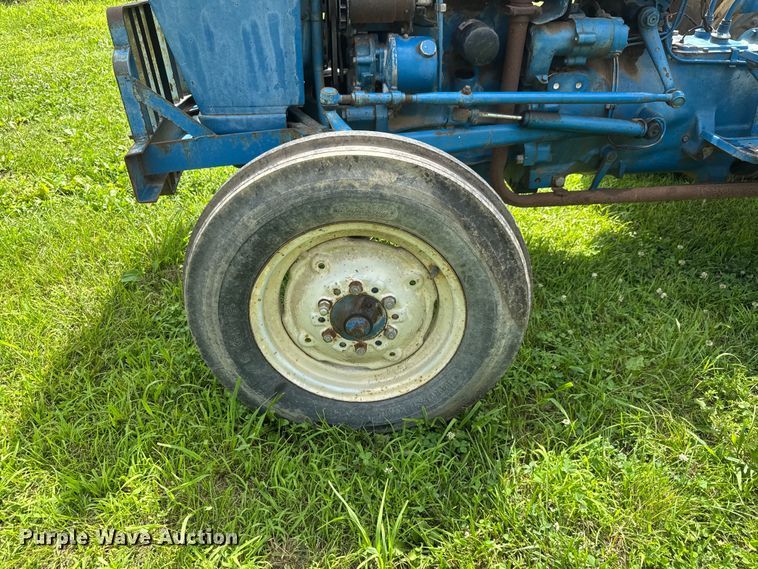 image for item NJ9148 1972 Ford 3000 tractor