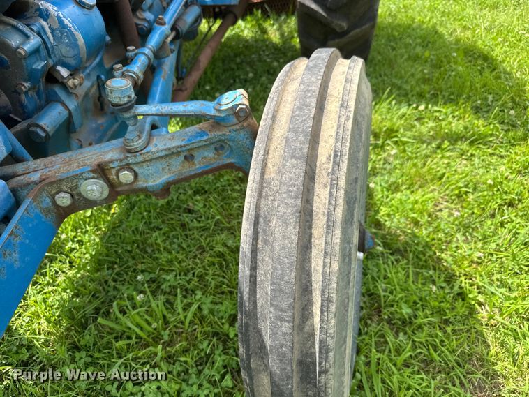 image for item NJ9148 1972 Ford 3000 tractor