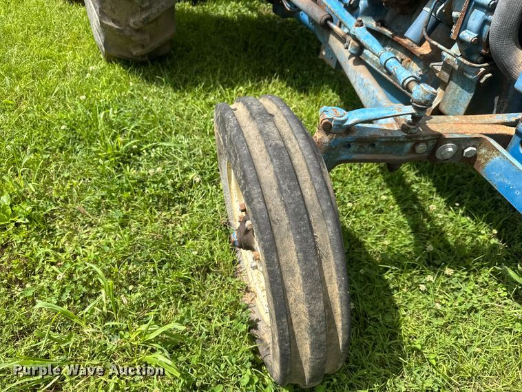 image for item NJ9148 1972 Ford 3000 tractor