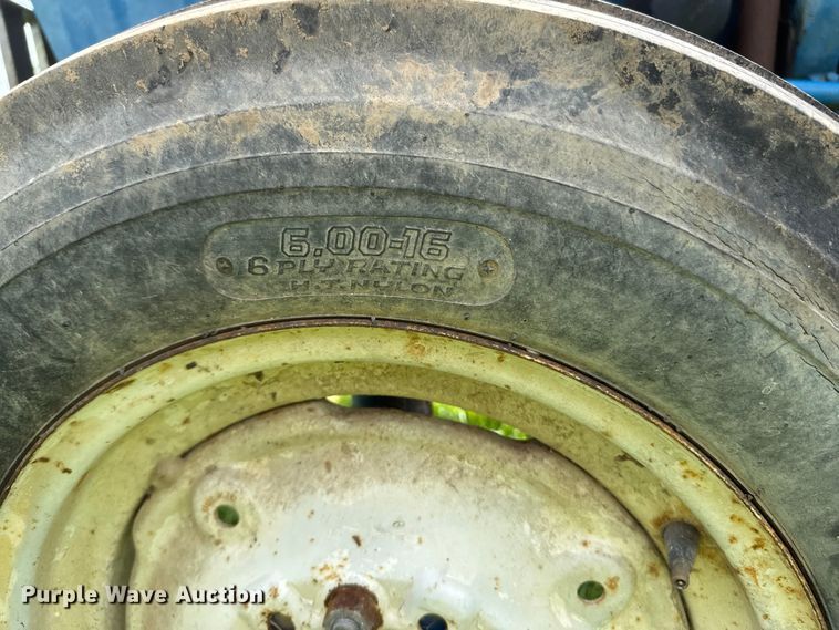 image for item NJ9148 1972 Ford 3000 tractor