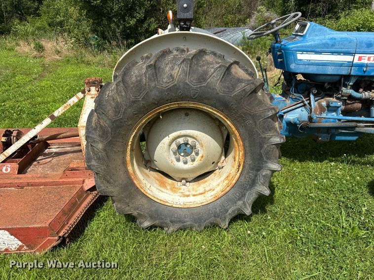 image for item NJ9148 1972 Ford 3000 tractor