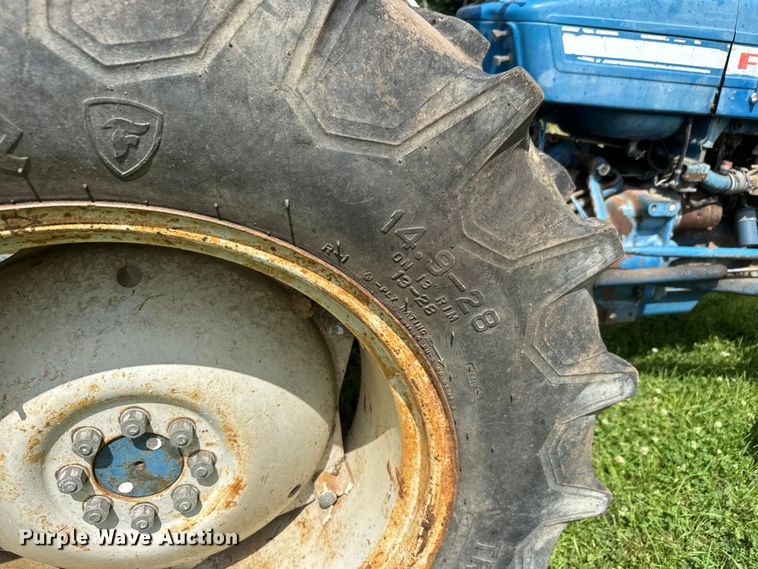 image for item NJ9148 1972 Ford 3000 tractor