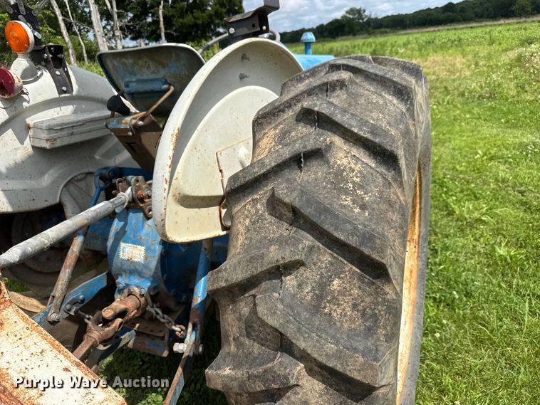 image for item NJ9148 1972 Ford 3000 tractor