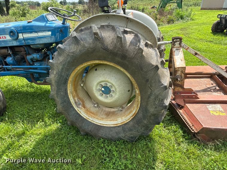 image for item NJ9148 1972 Ford 3000 tractor