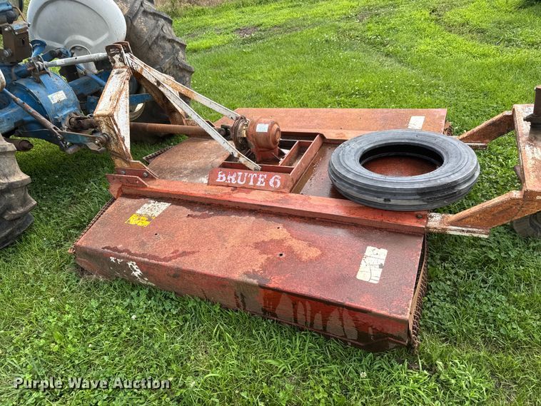 image for item NJ9148 1972 Ford 3000 tractor