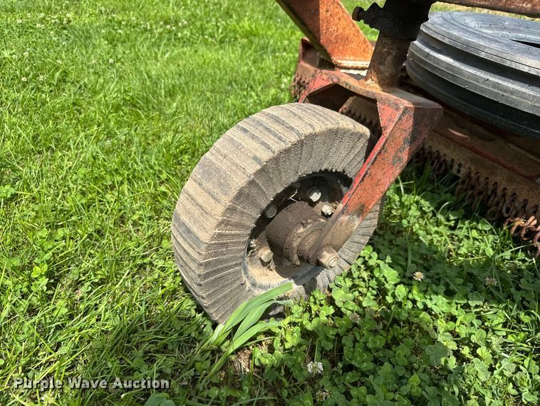image for item NJ9148 1972 Ford 3000 tractor
