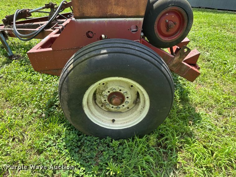 image for item NJ9150 Strobel/Miller 11H SB DC PW grass drill