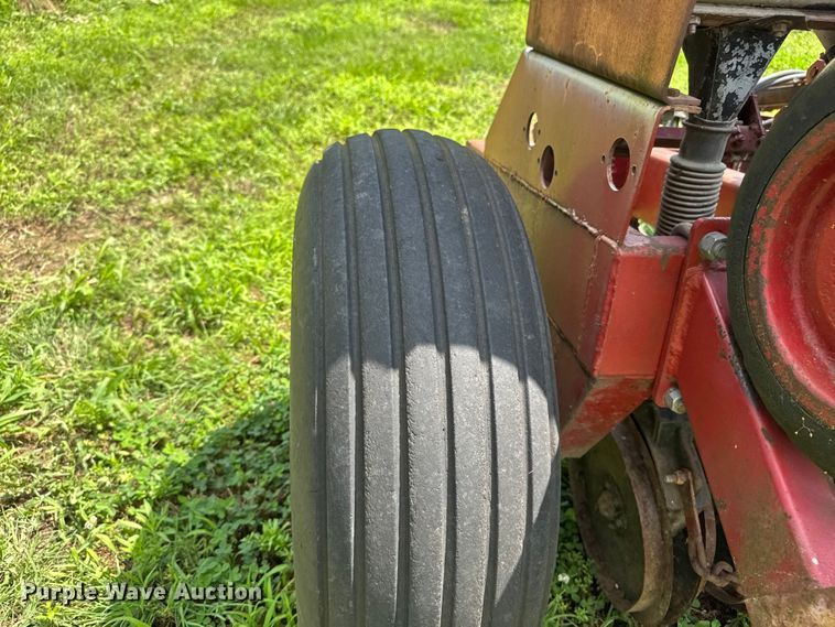 image for item NJ9150 Strobel/Miller 11H SB DC PW grass drill