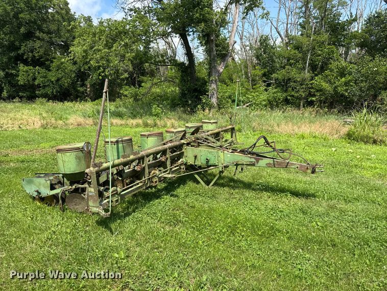image for item NJ9151 John Deere 1250 planter