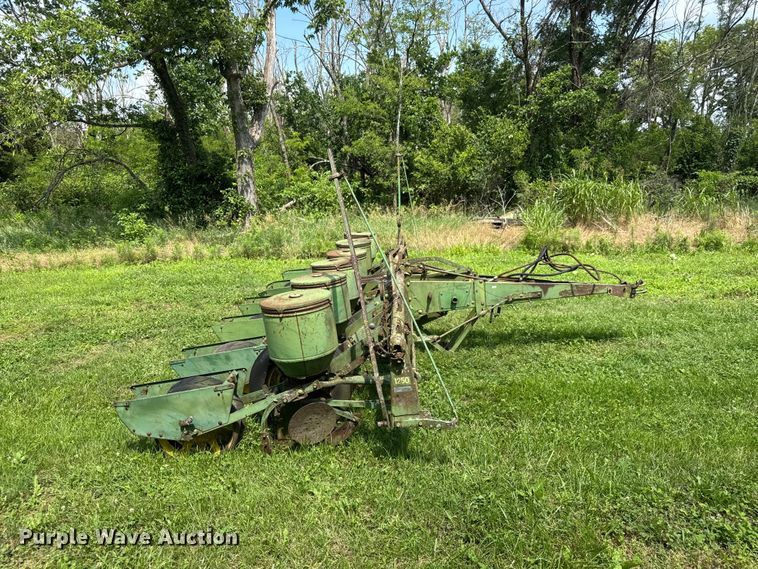 image for item NJ9151 John Deere 1250 planter