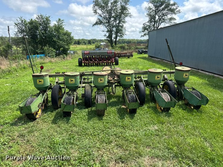 image for item NJ9151 John Deere 1250 planter